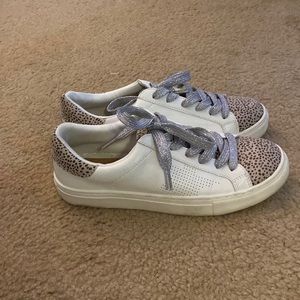 White leather sneakers with leopard print size 7.5